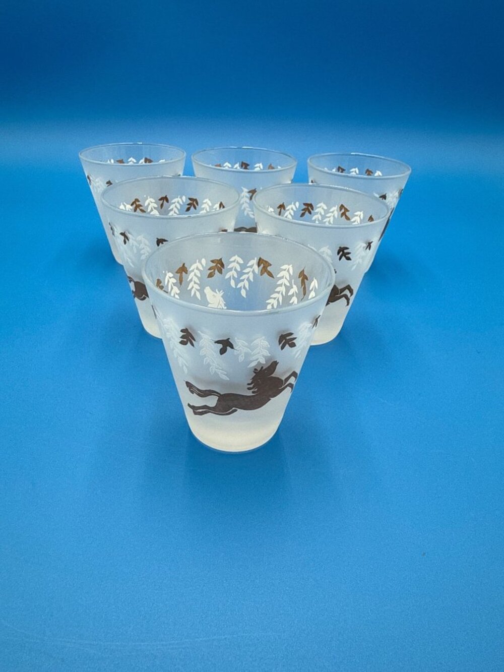 Vintage 1953 Libbey Cavalcade Frosted 6 Glasses White & Gold Horses Burbon Wiske